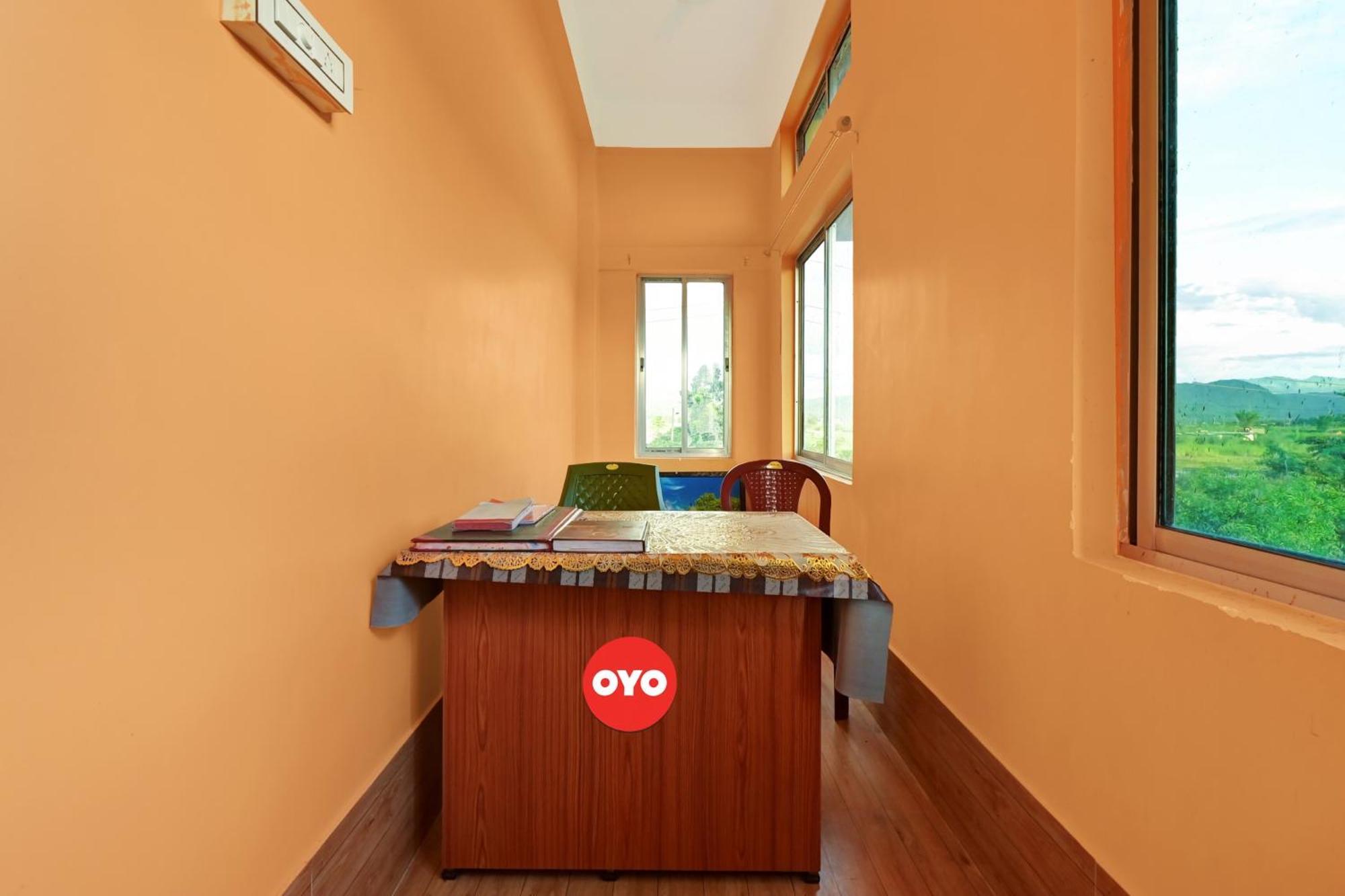 Oyo Flagship The Brahmaputra Homestay Guwahati Exterior photo